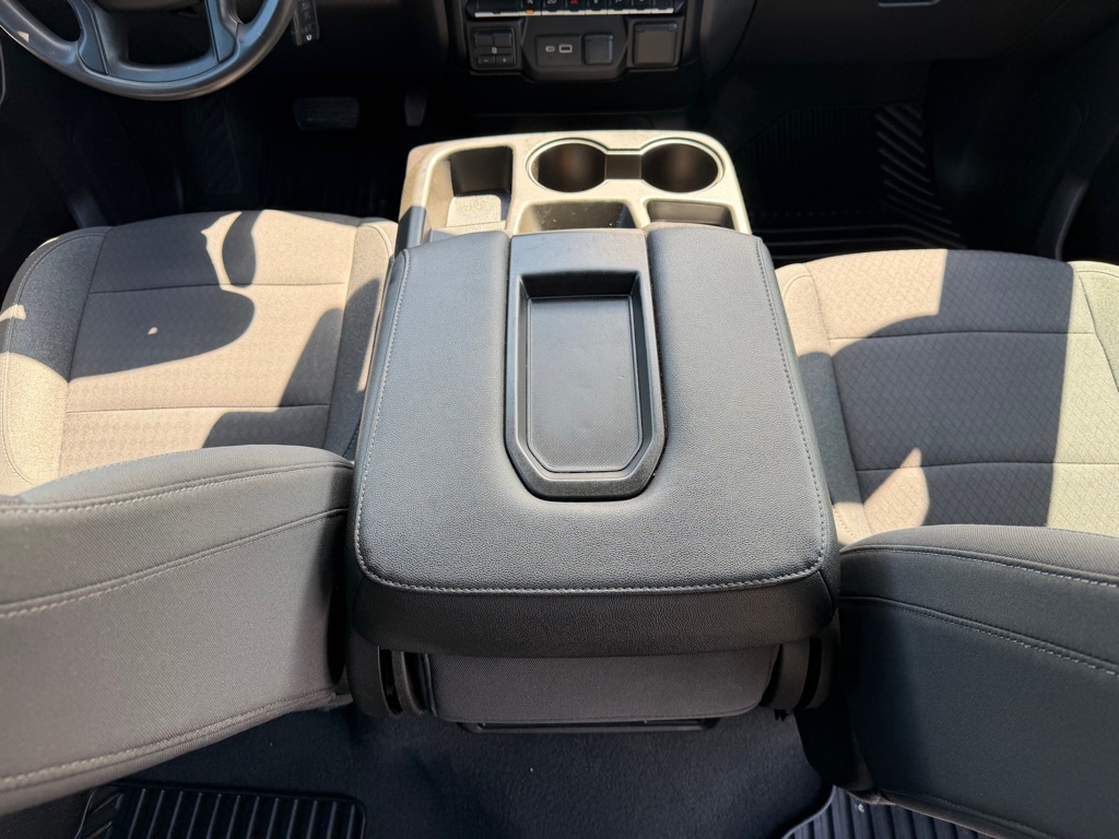 Photo 28 of this CHEVROLET SILVERADO 1500