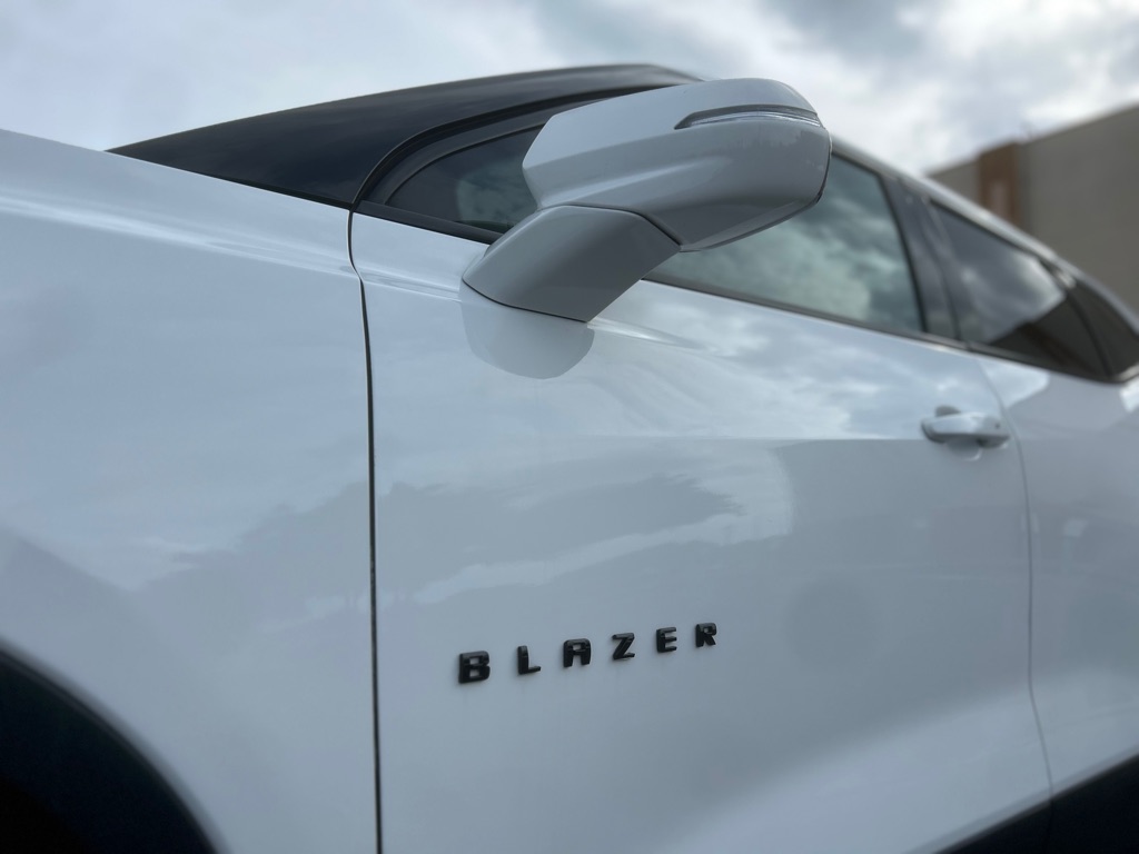 Photo 10 of this CHEVROLET BLAZER