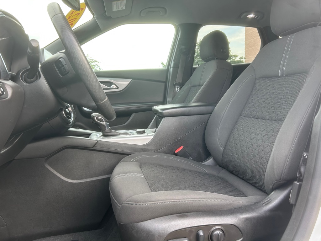 Photo 19 of this CHEVROLET BLAZER
