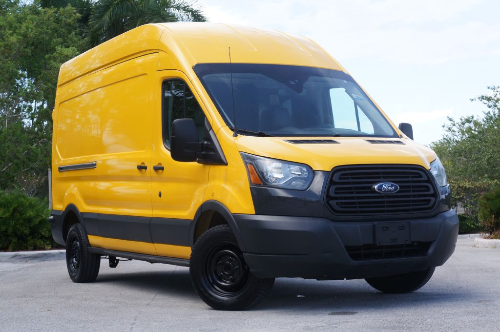 Photo 4 of this FORD TRANSIT T250 HR