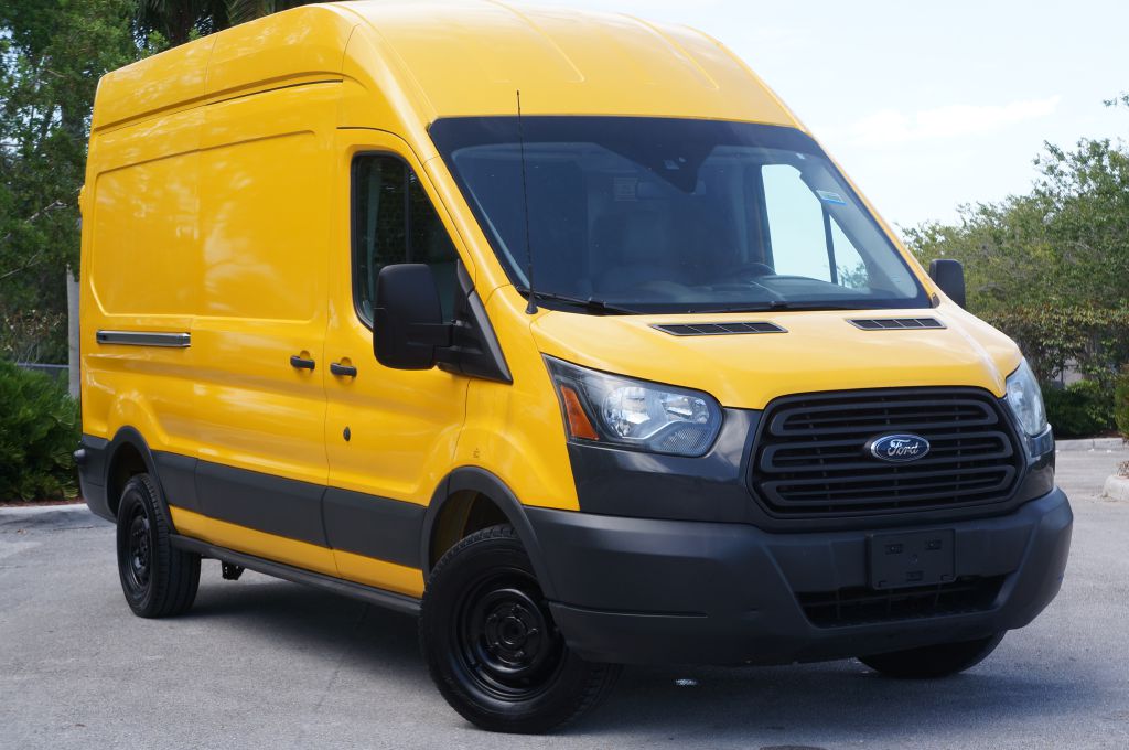 Photo 5 of this FORD TRANSIT T250 HR