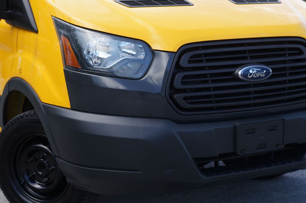 Photo 12 of this FORD TRANSIT T250 HR