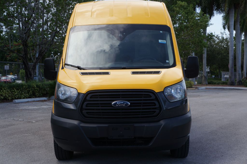Photo 3 of this FORD TRANSIT T250 HR