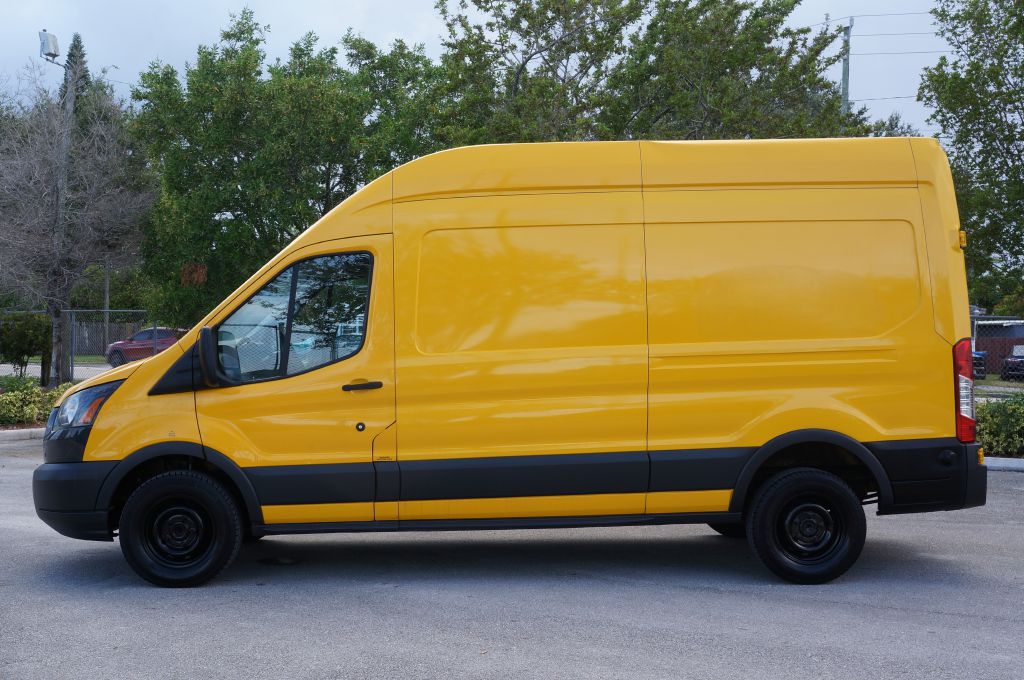 Photo 6 of this FORD TRANSIT T250 HR