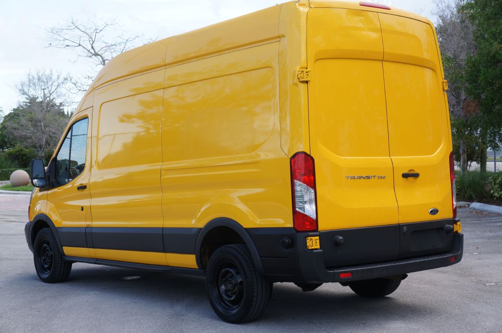 Photo 7 of this FORD TRANSIT T250 HR