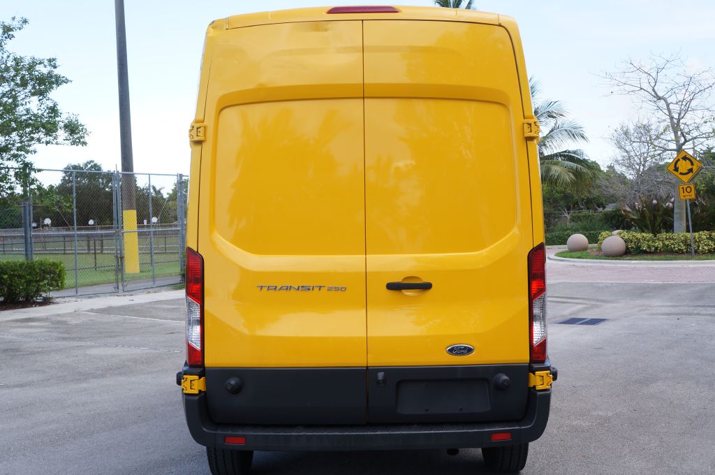 Photo 8 of this FORD TRANSIT T250 HR
