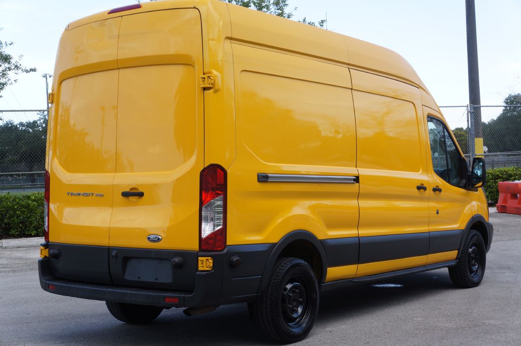 Photo 10 of this FORD TRANSIT T250 HR