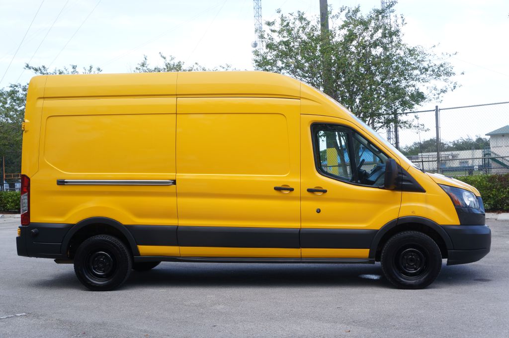 Photo 11 of this FORD TRANSIT T250 HR