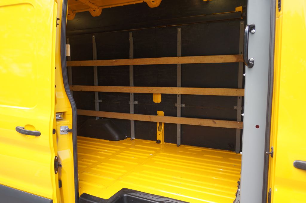 Photo 16 of this FORD TRANSIT T250 HR
