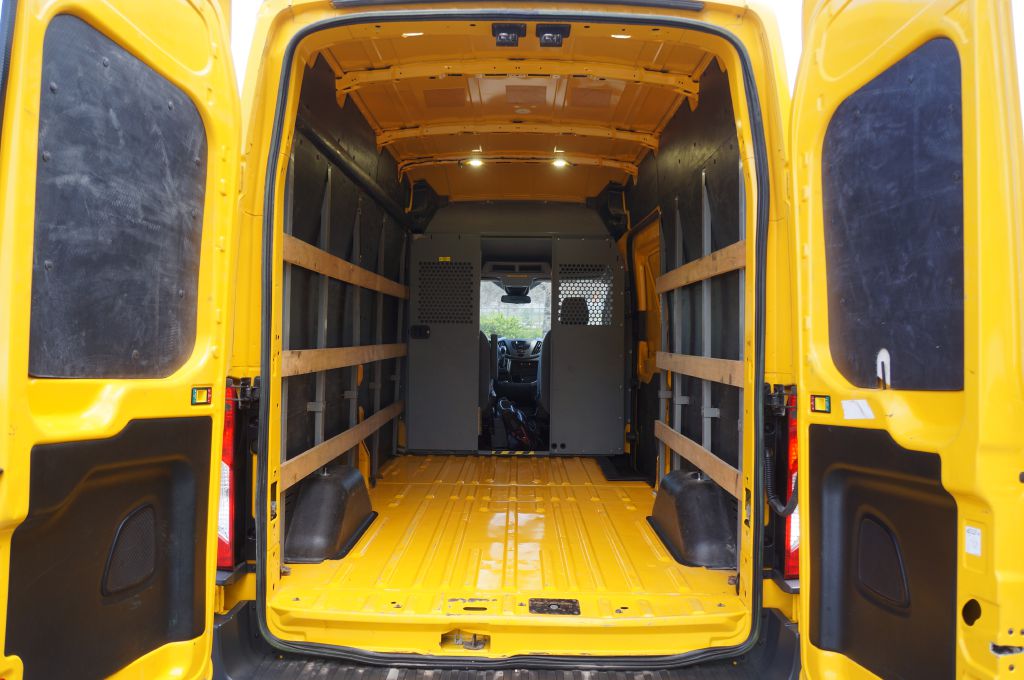 Photo 17 of this FORD TRANSIT T250 HR