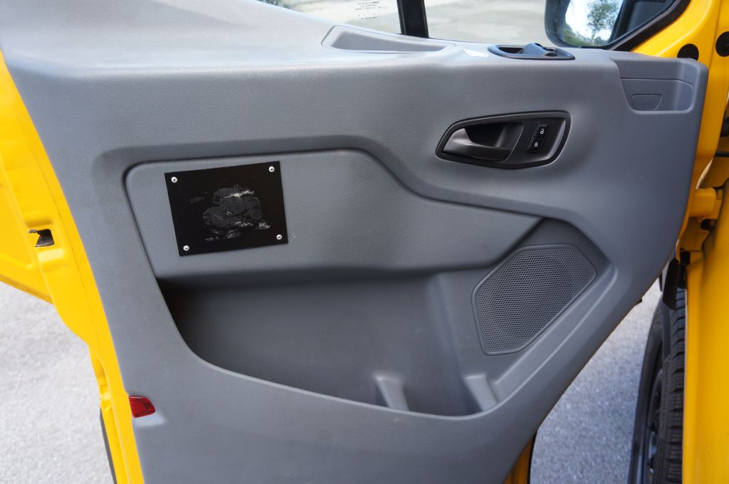 Photo 20 of this FORD TRANSIT T250 HR