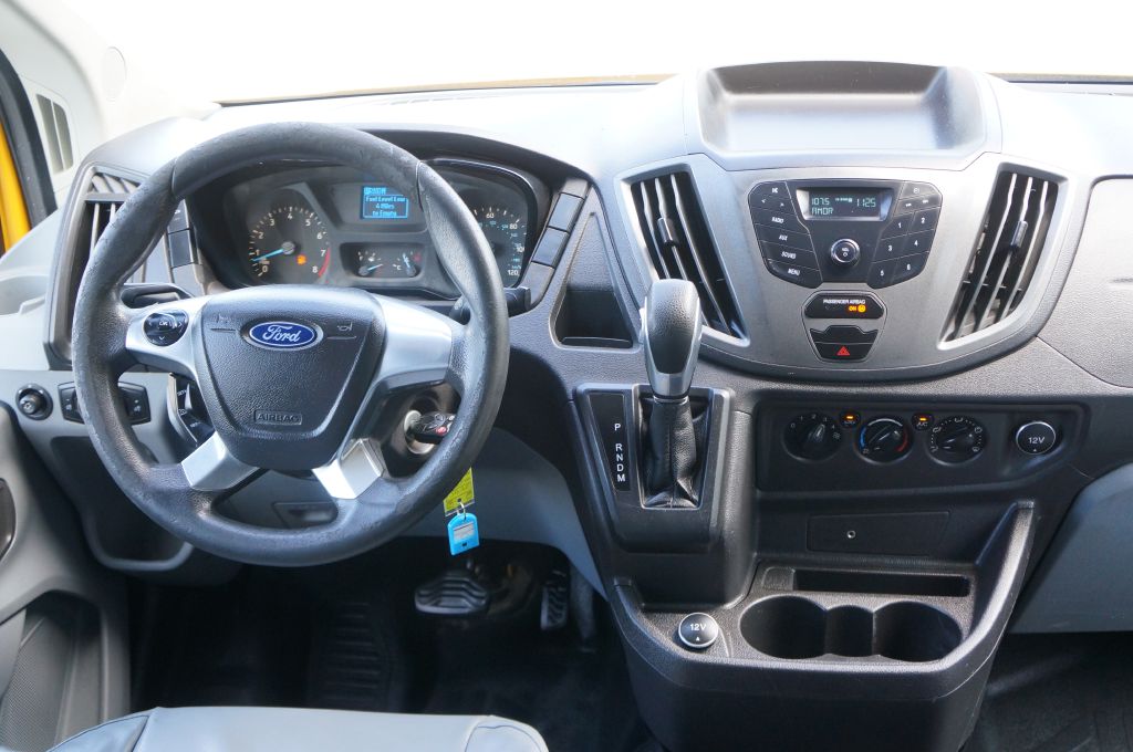Photo 25 of this FORD TRANSIT T250 HR