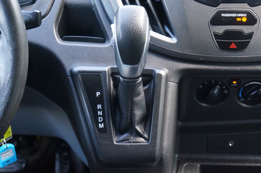 Photo 30 of this FORD TRANSIT T250 HR