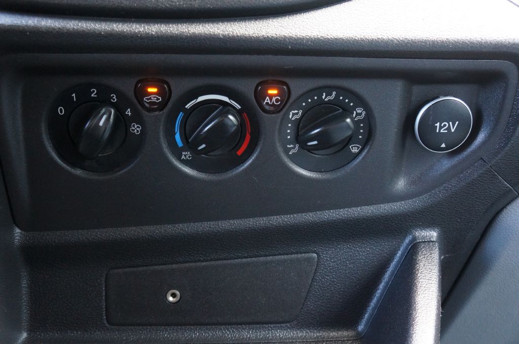 Photo 29 of this FORD TRANSIT T250 HR