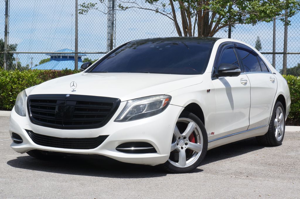 Photo 2 of this MERCEDES-BENZ S-CLASS