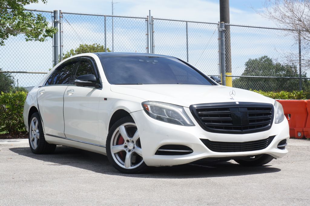 Photo 4 of this MERCEDES-BENZ S-CLASS