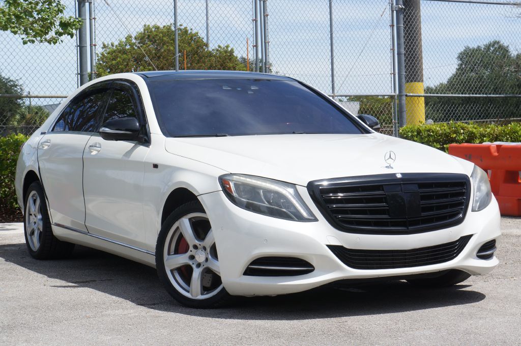 Photo 5 of this MERCEDES-BENZ S-CLASS
