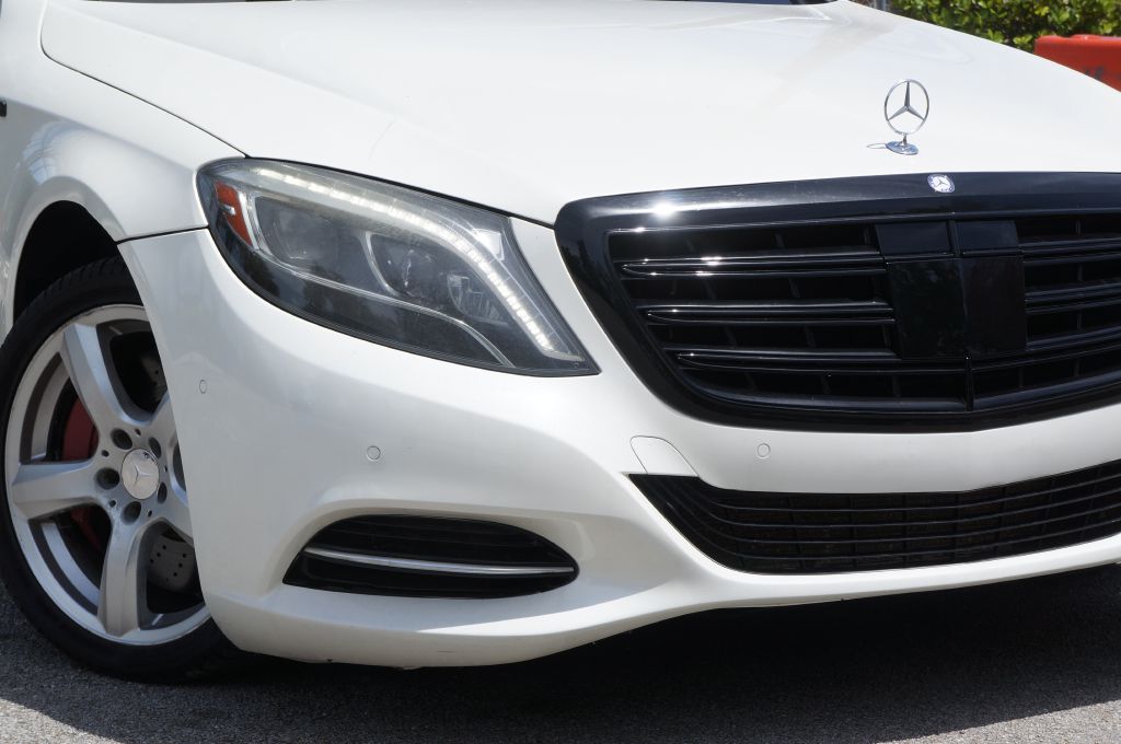 Photo 13 of this MERCEDES-BENZ S-CLASS