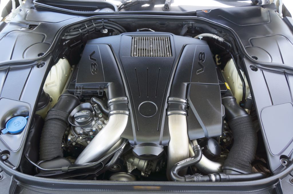 Photo 18 of this MERCEDES-BENZ S-CLASS