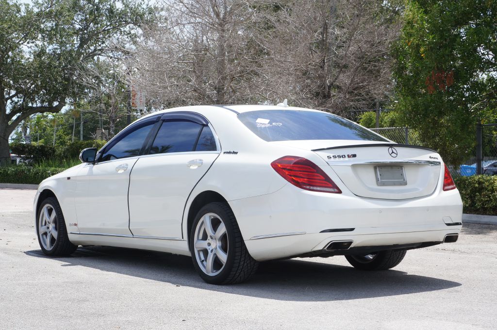 Photo 7 of this MERCEDES-BENZ S-CLASS