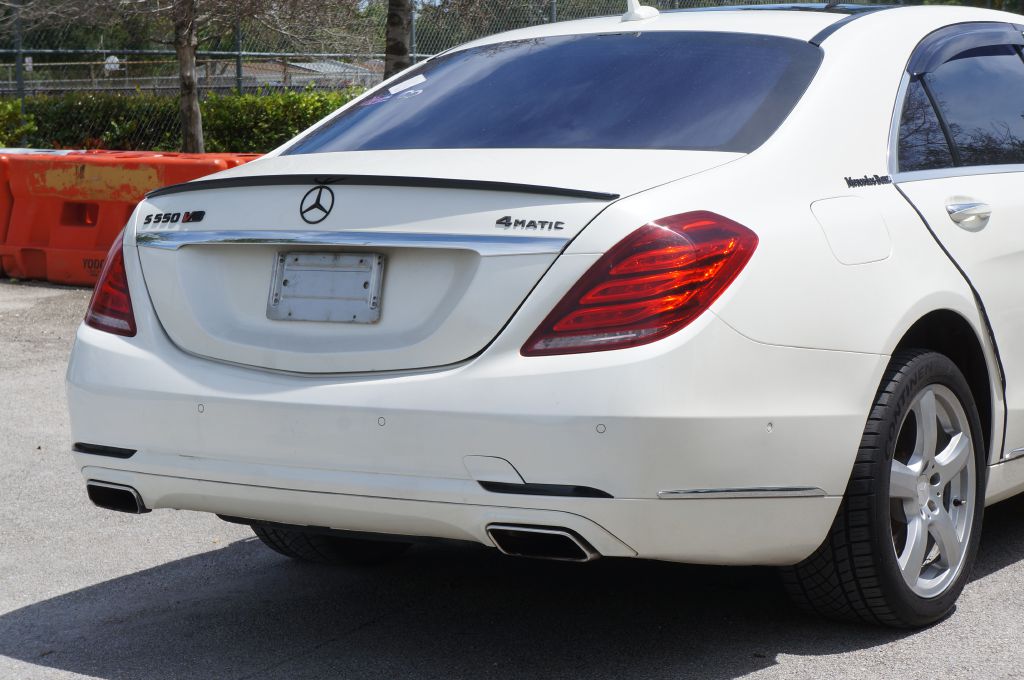 Photo 14 of this MERCEDES-BENZ S-CLASS