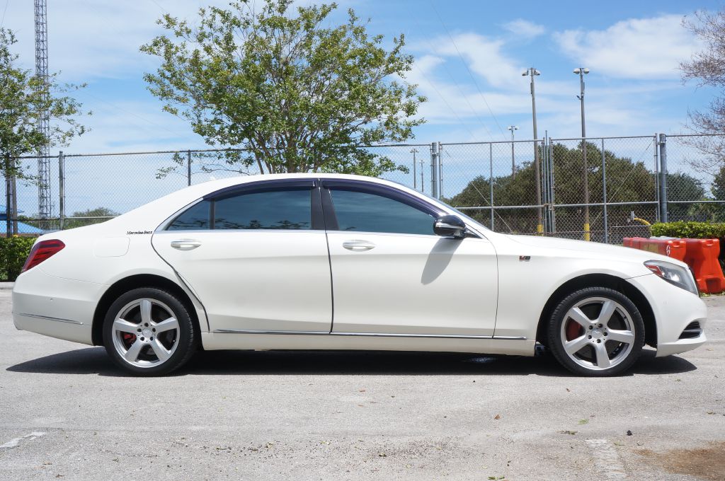 Photo 12 of this MERCEDES-BENZ S-CLASS