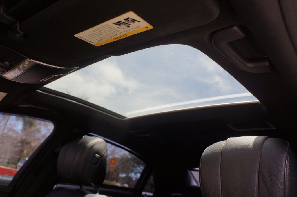 Photo 28 of this MERCEDES-BENZ S-CLASS