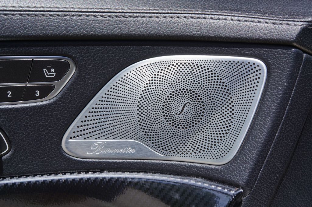 Photo 20 of this MERCEDES-BENZ S-CLASS