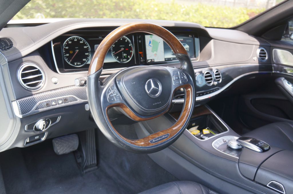 Photo 21 of this MERCEDES-BENZ S-CLASS