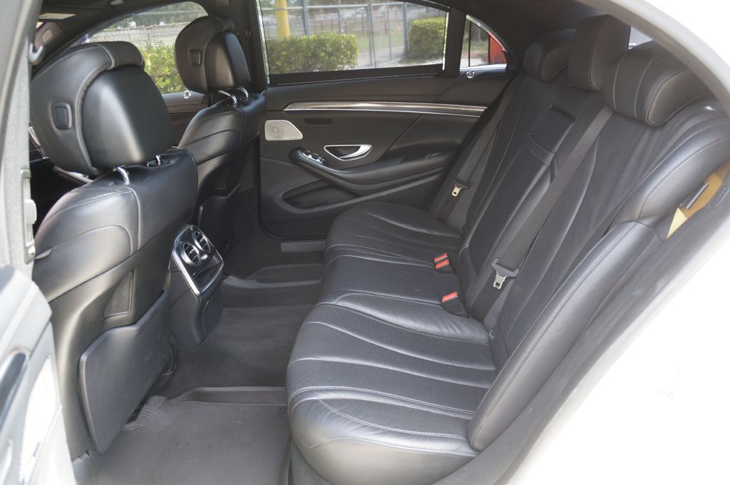 Photo 26 of this MERCEDES-BENZ S-CLASS