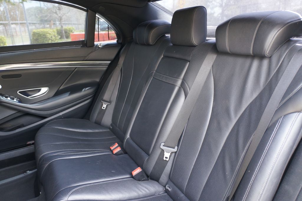 Photo 27 of this MERCEDES-BENZ S-CLASS