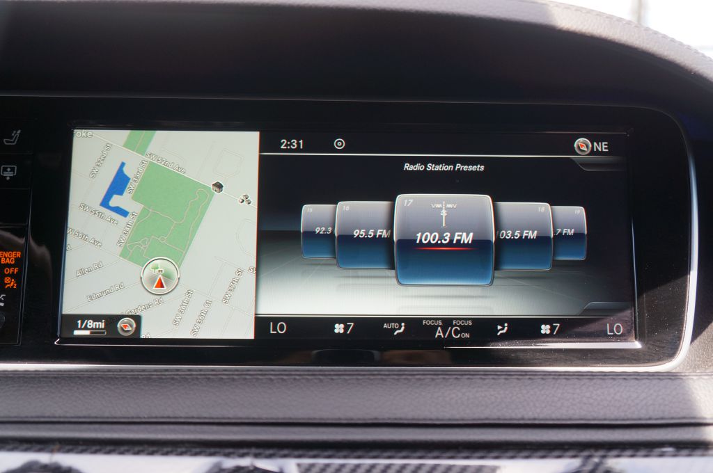 Photo 33 of this MERCEDES-BENZ S-CLASS
