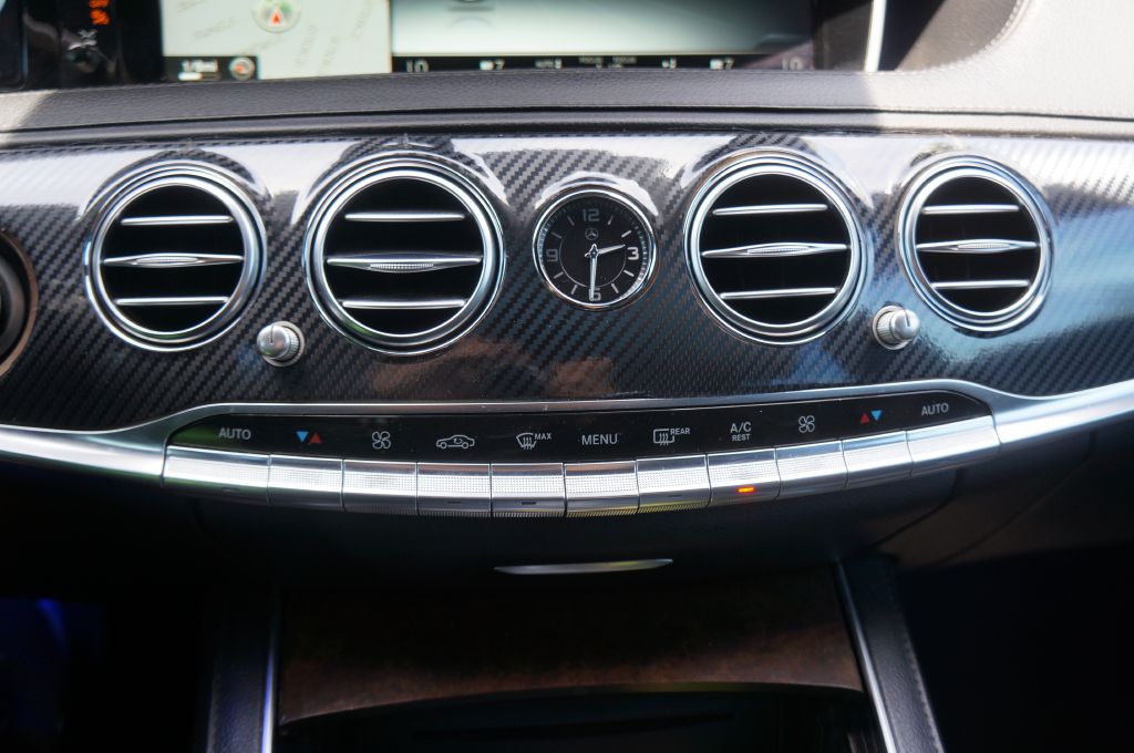 Photo 37 of this MERCEDES-BENZ S-CLASS