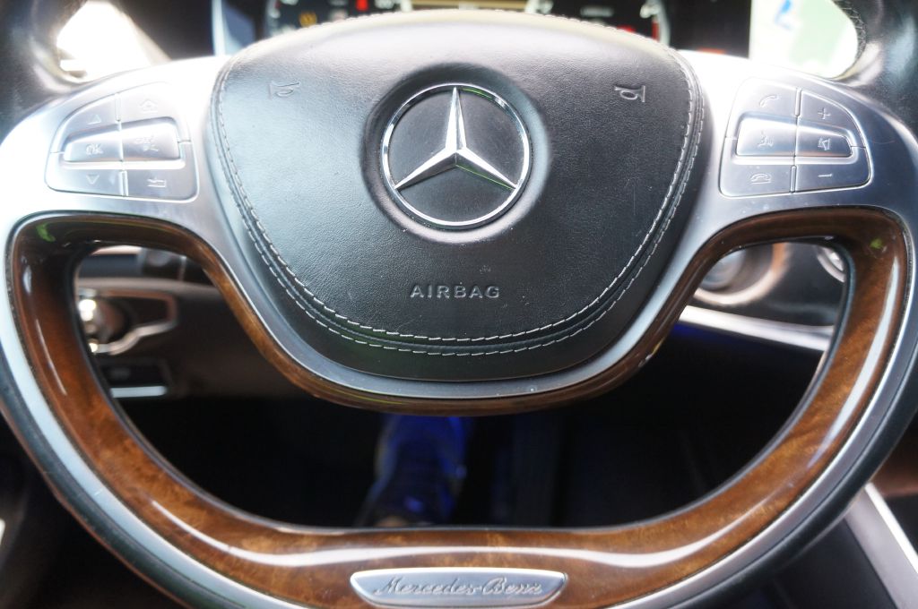 Photo 41 of this MERCEDES-BENZ S-CLASS