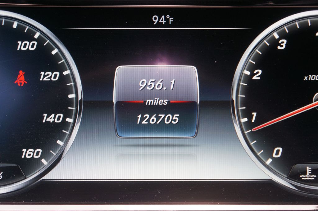 Photo 42 of this MERCEDES-BENZ S-CLASS