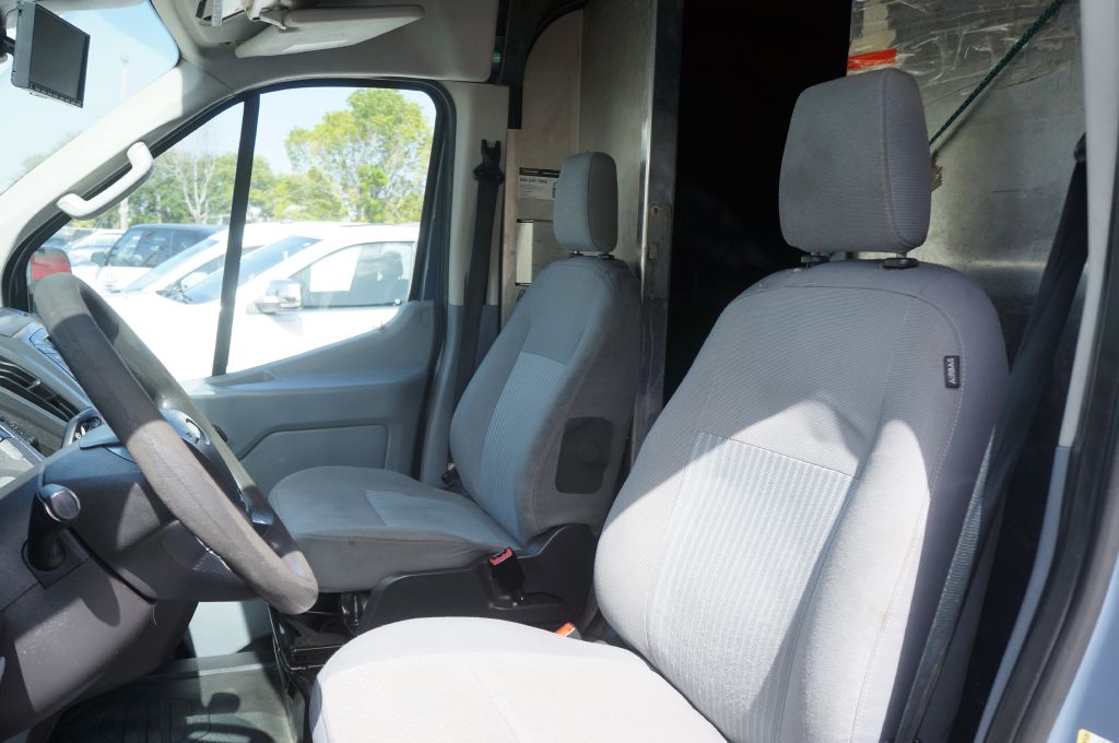 Photo 4 of this FORD TRANSIT T250 HR