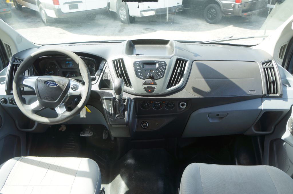 Photo 5 of this FORD TRANSIT T250 HR