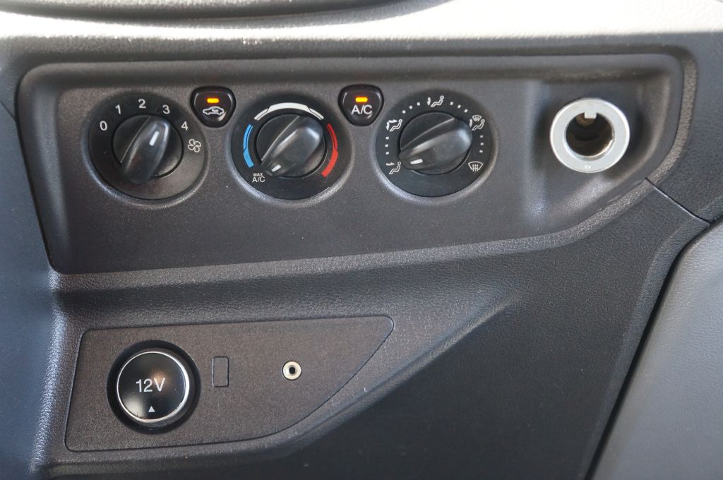 Photo 9 of this FORD TRANSIT T250 HR