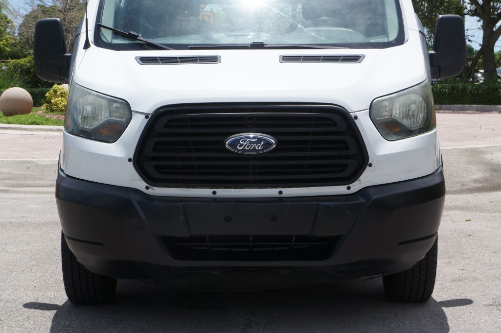 Photo 4 of this FORD TRANSIT T250 LR
