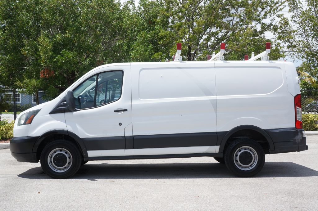 Photo 7 of this FORD TRANSIT T250 LR