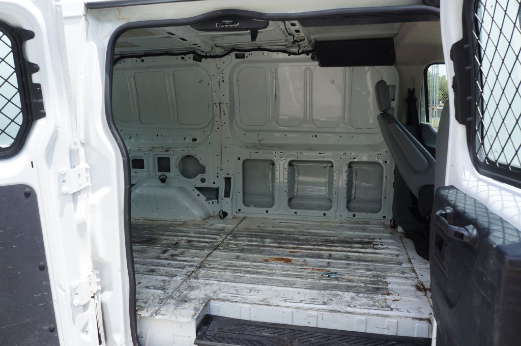 Photo 19 of this FORD TRANSIT T250 LR