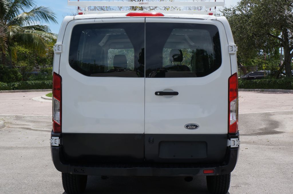 Photo 10 of this FORD TRANSIT T250 LR
