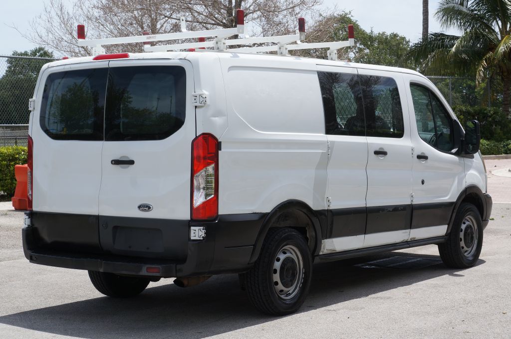 Photo 12 of this FORD TRANSIT T250 LR