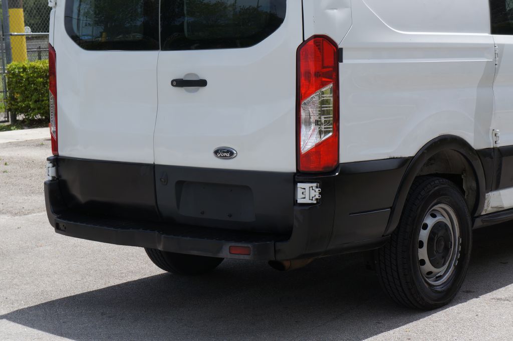 Photo 15 of this FORD TRANSIT T250 LR