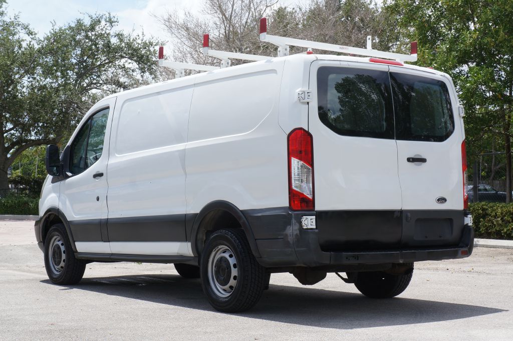 Photo 8 of this FORD TRANSIT T250 LR