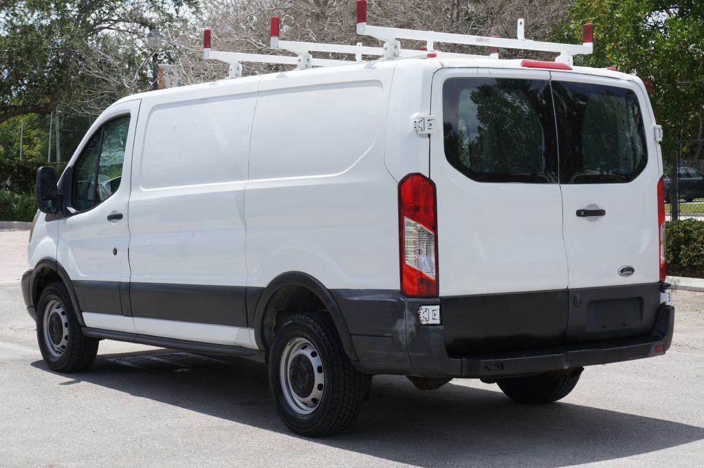 Photo 9 of this FORD TRANSIT T250 LR