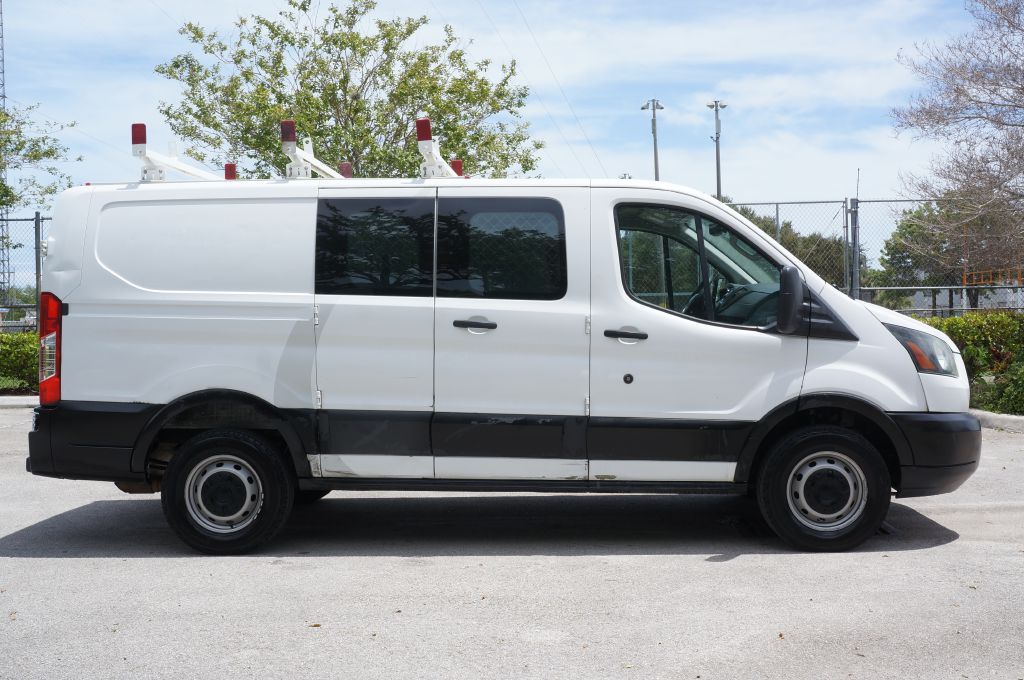Photo 13 of this FORD TRANSIT T250 LR