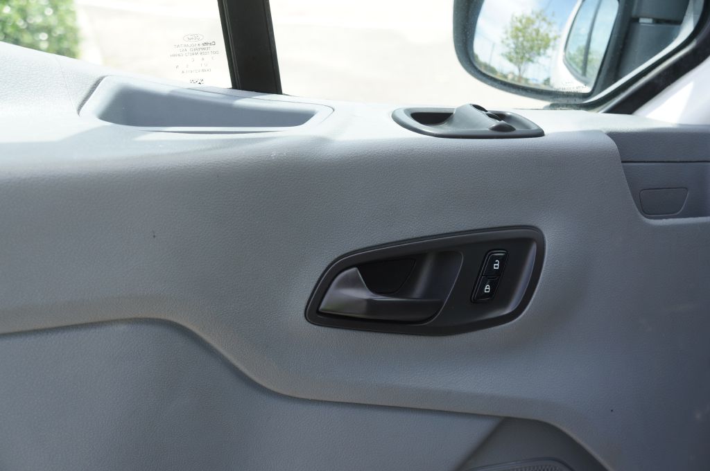Photo 22 of this FORD TRANSIT T250 LR