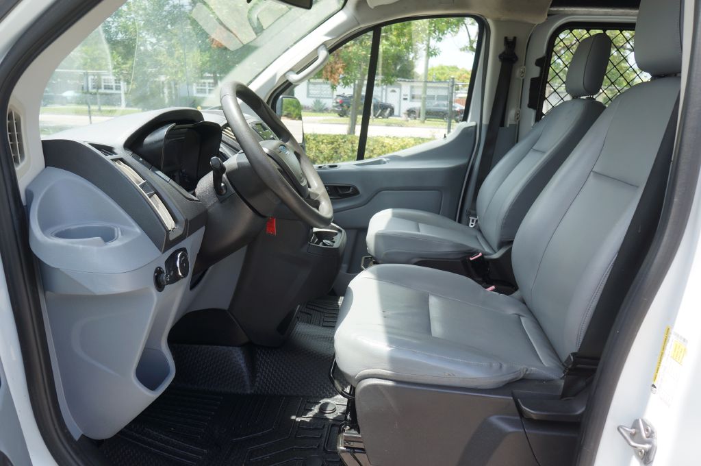 Photo 24 of this FORD TRANSIT T250 LR