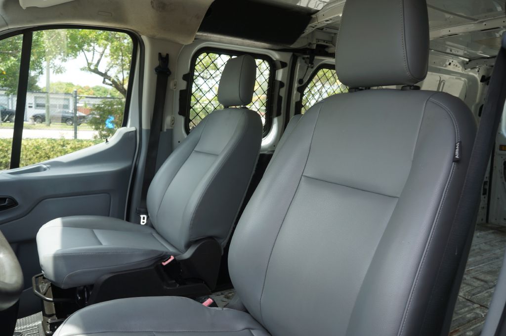 Photo 25 of this FORD TRANSIT T250 LR